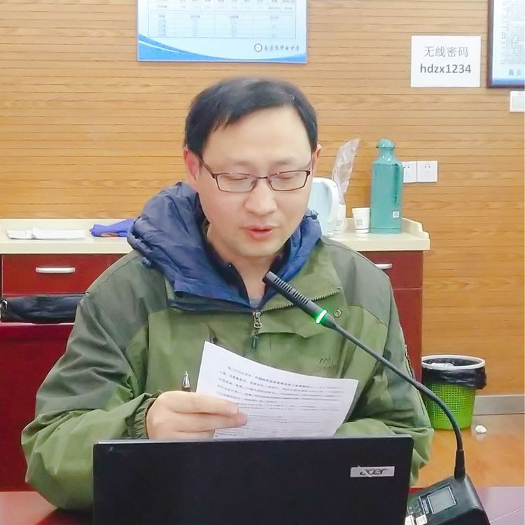 学校的工作中心是教学_html_m79a63153.png