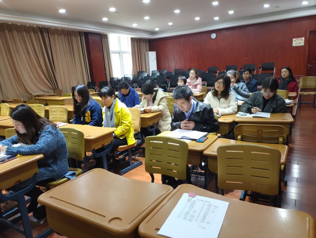 期中质量分析会新闻稿_html_638f7ce6.jpg