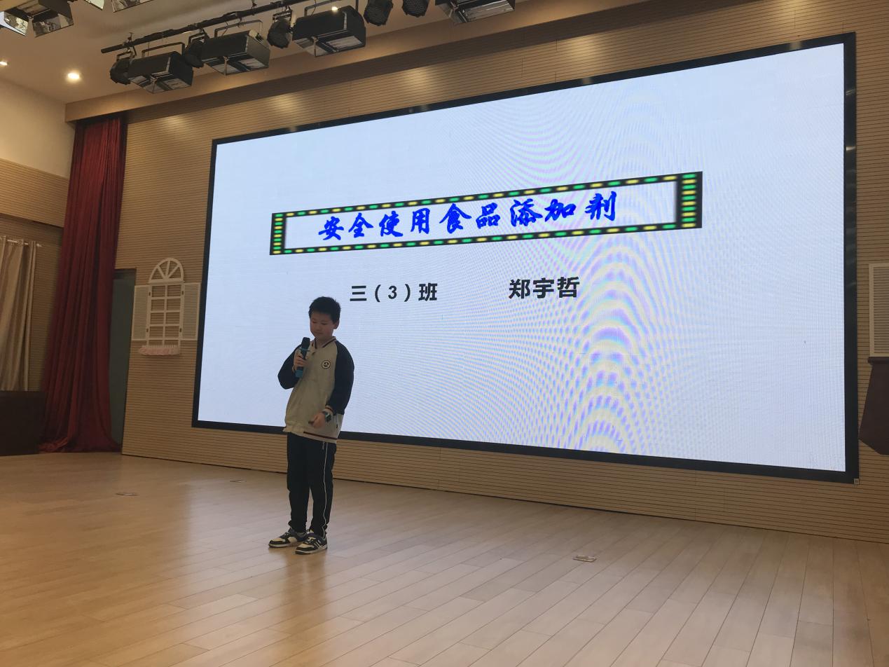 弘毅大讲堂（学生专场）之奇妙的化学反应（28期）_html_m1359c1aa.jpg