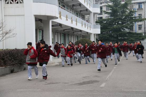 营防中学开展消防疏散演练活动
