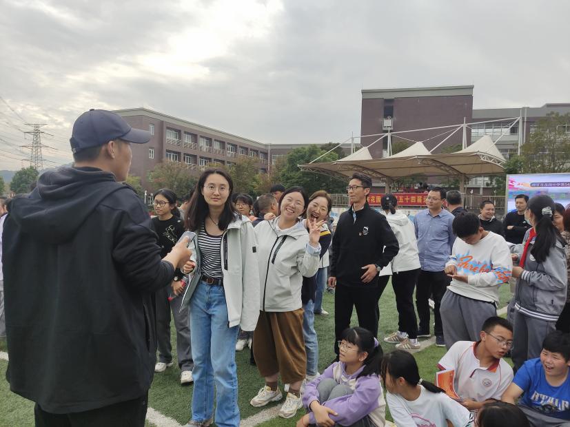 今天花中老师有点“high”_html_m1d34a14a.jpg