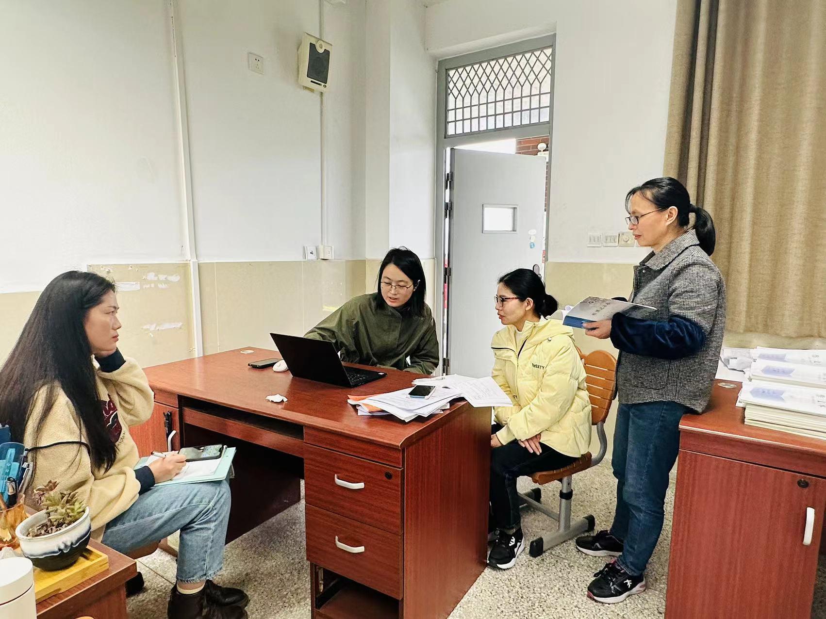 【臻美金龙】教学视导赋新能 把脉课堂助提升——区教师发展中心来我校视导_html_m7f3feabf.jpg