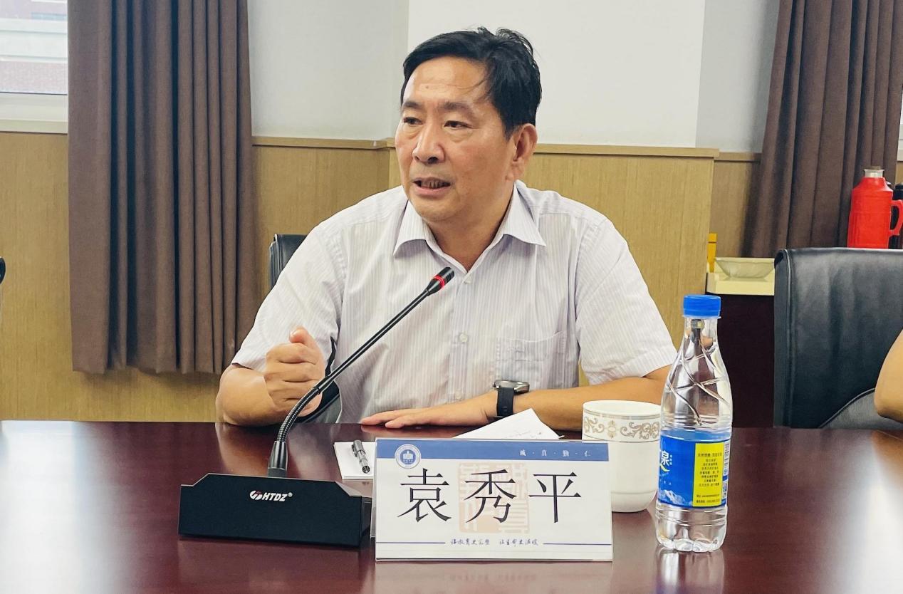 8月29日教育局、街道领导视察指导开学工作新闻稿_html_48749715.jpg