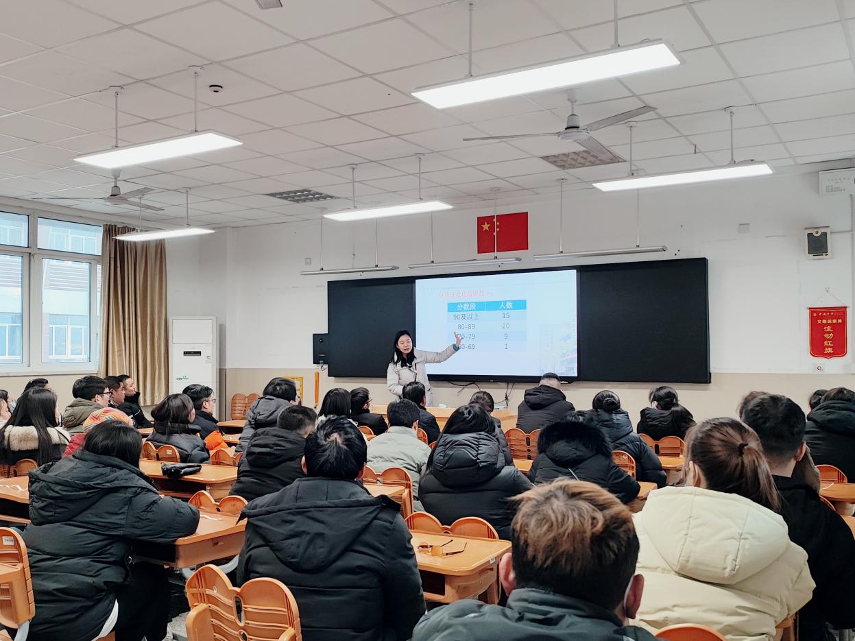 我校召开寒假前家长学校培训会 新闻稿_html_2b573a29.jpg