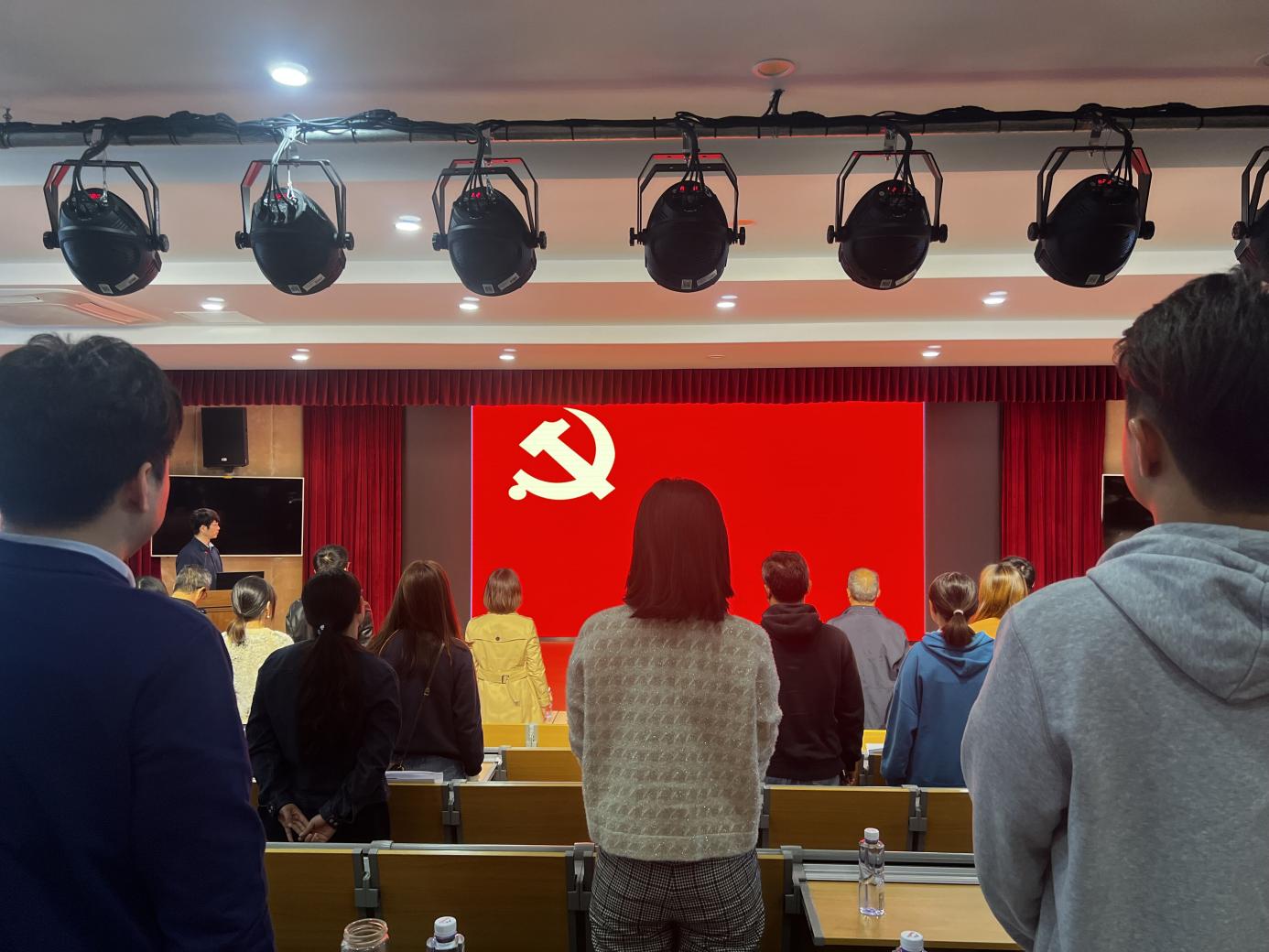 奋进新征程_html_m57003d3e.jpg