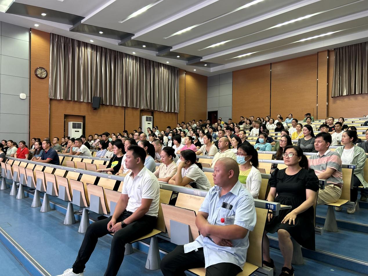 初三家长会第一次_html_m6c37ab5a.jpg