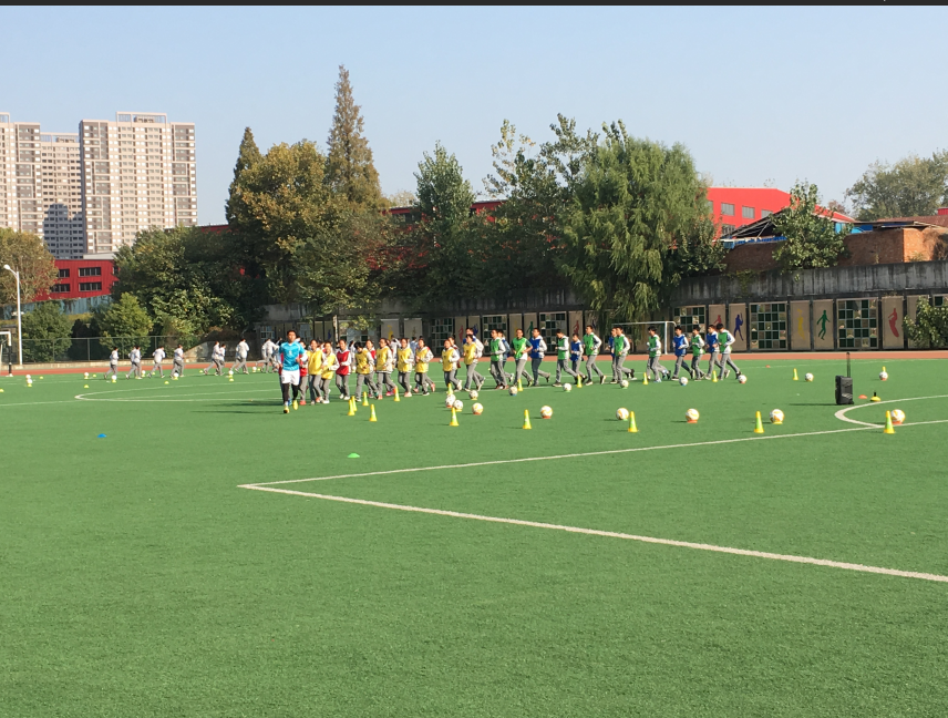 南京一中马群分校足球【市级公开课】---教师王卞鸿皓_html_m37f349b7.png