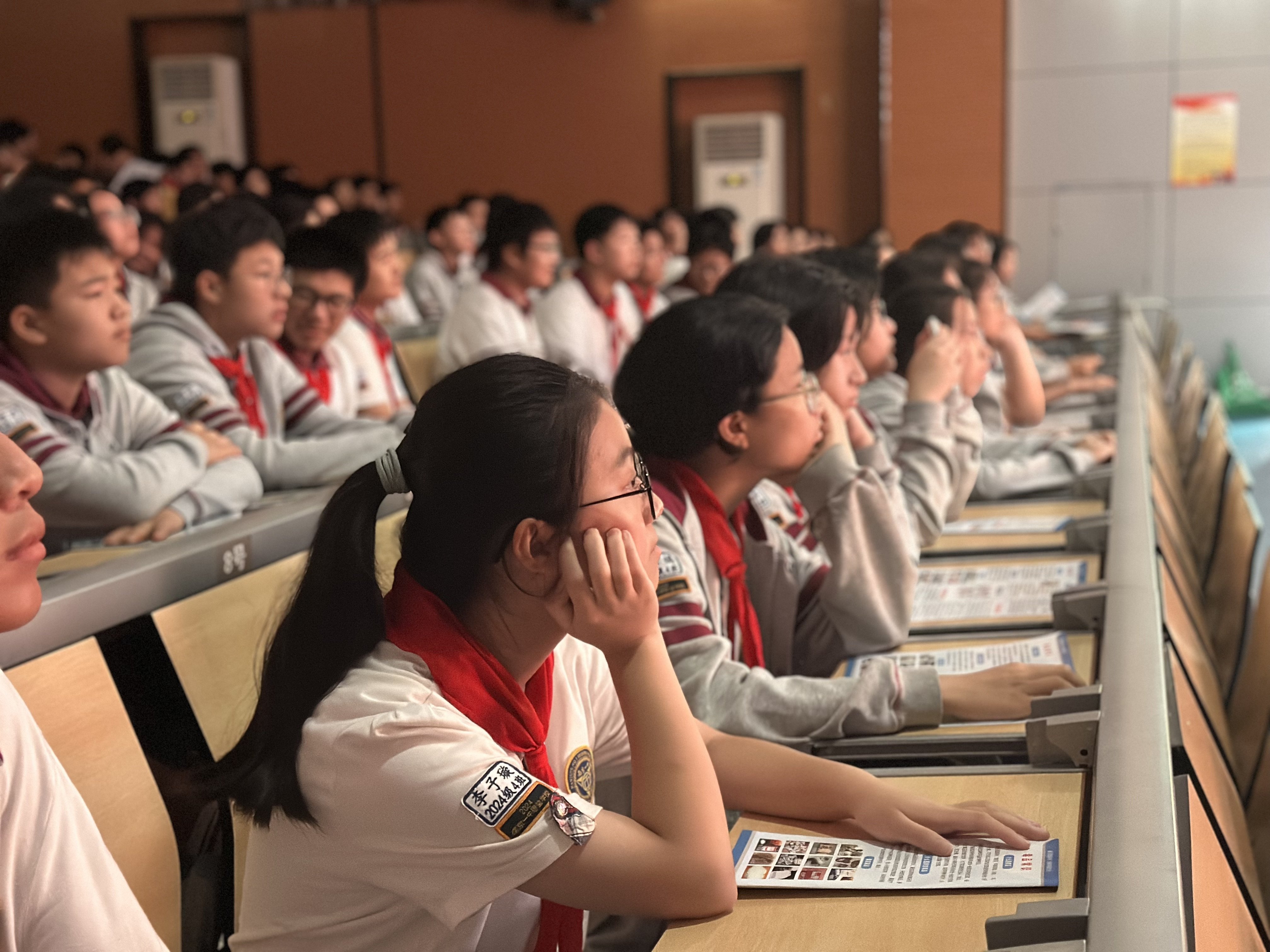 思益·文康——禁毒宣传进校园_html_561dda52.jpg