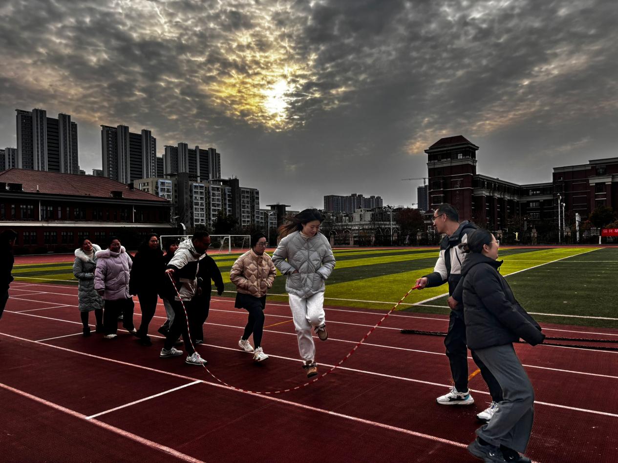 20250102晓庄小学教职工运动会新闻稿(1)_html_m6631311c.jpg