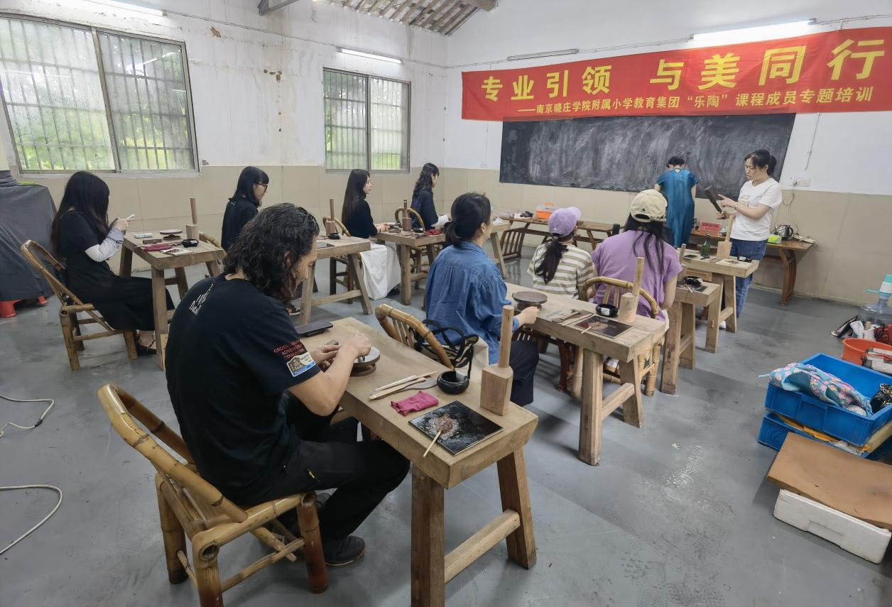 宜兴陶艺培训新闻稿(1)_html_m15d4fb71.jpg