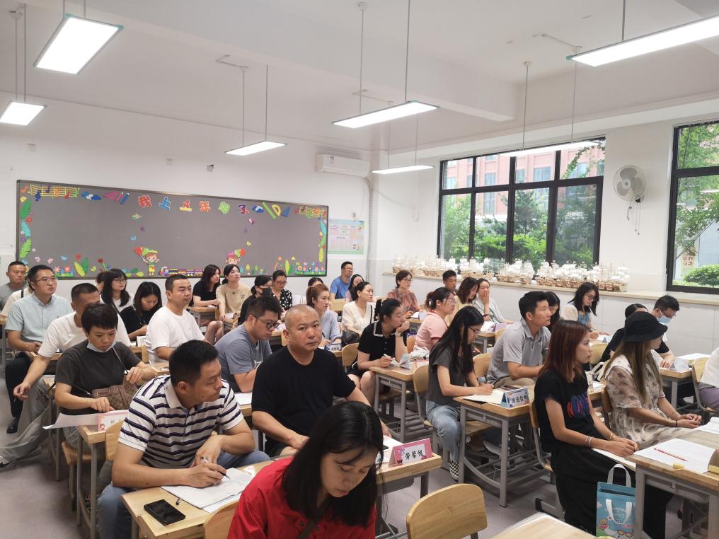 家长共携手 合力育陶娃——记2023级一年级新生家长会暨晓庄小学家长课堂第一课_html_54e5846a.jpg