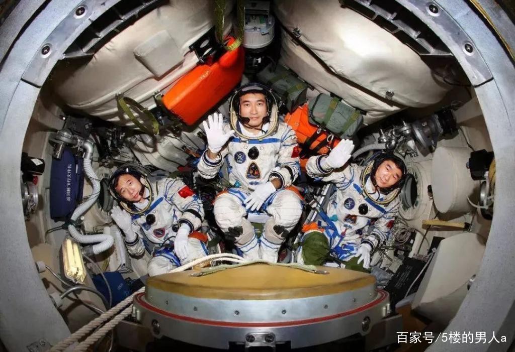 八一勋章 第四期_html_m21df9185.jpg