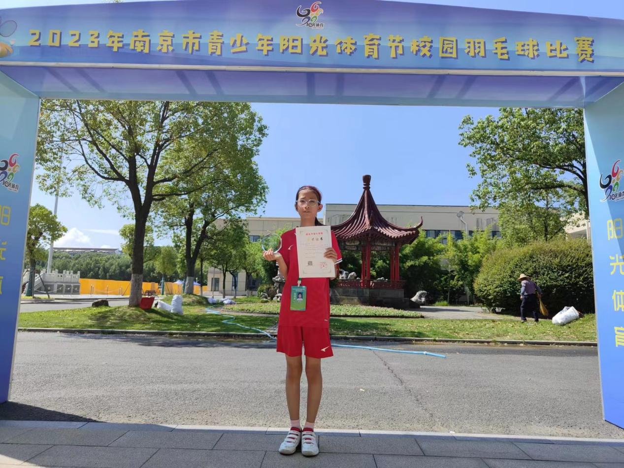 南京市青少年阳光体育节校园羽毛球比赛新闻_html_m59269fe5.jpg