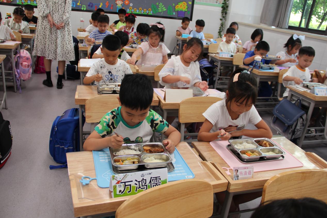 新生入学教育活动新闻_html_2d71b7ee.jpg