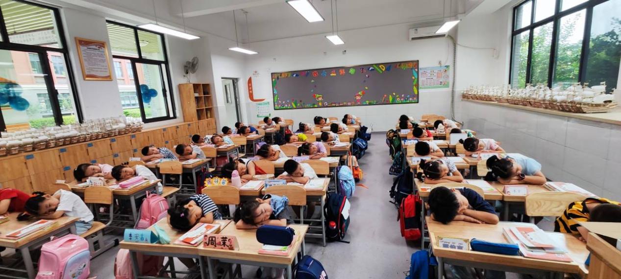新生入学教育活动新闻_html_b9612be.jpg