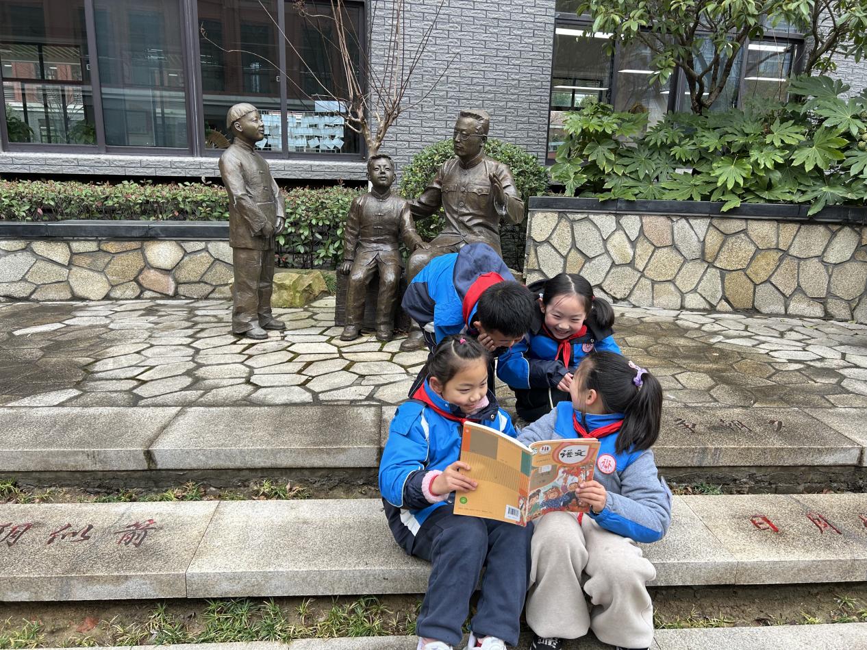 2025.3.5 晓庄小学98周年校庆_html_m1ed08efe.jpg