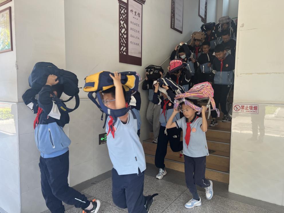 20240511地震逃生演练新闻报道_html_m11d2afa5.jpg