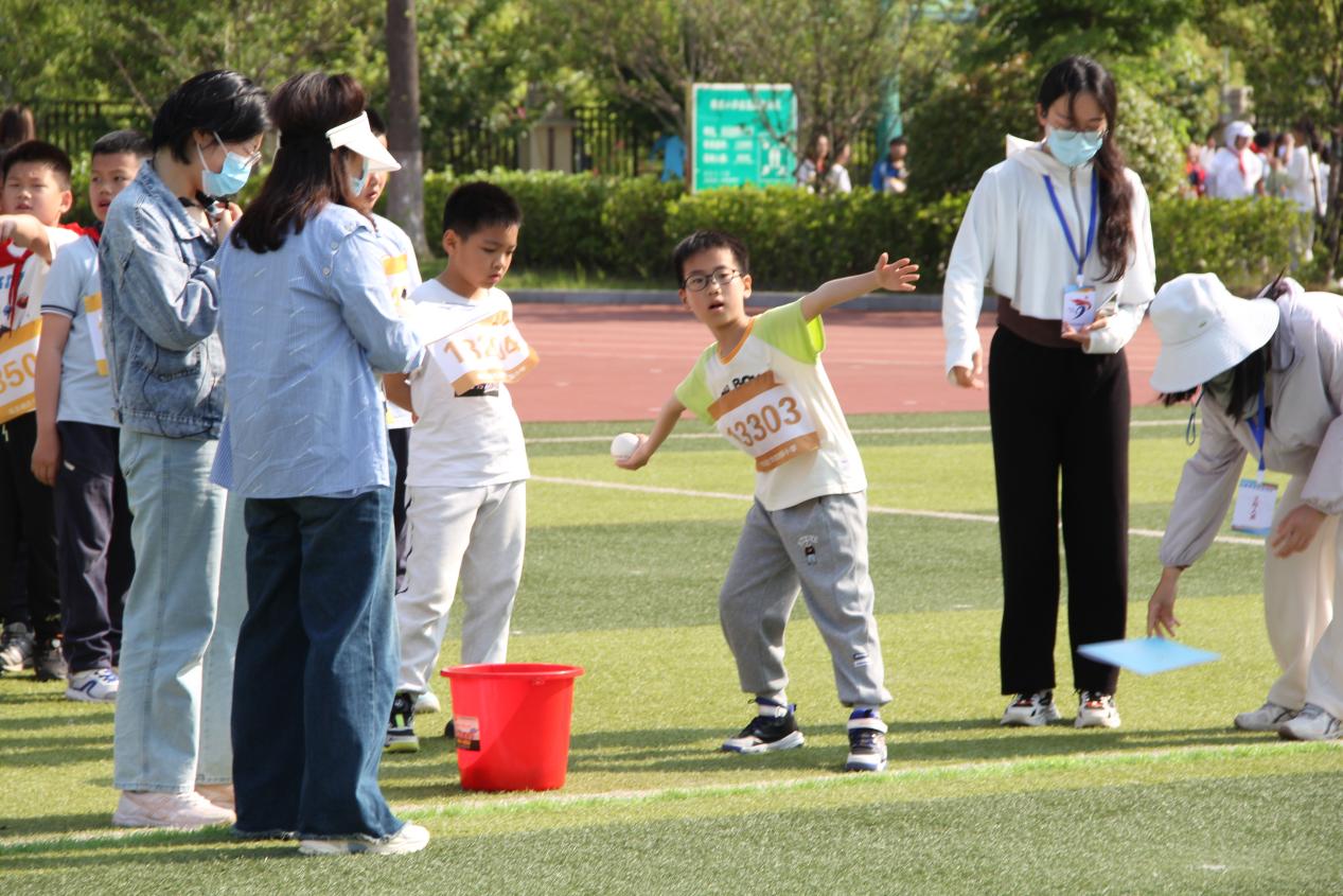 20240427春日绽芳华 运动展风采_html_m3d1e03c8.jpg