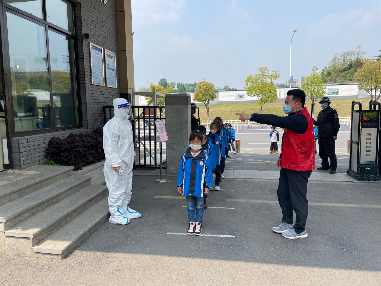 【知行晓庄】疫情防控不松懈 应急演练筑安全——南京市晓庄小学疫情防控演练报道