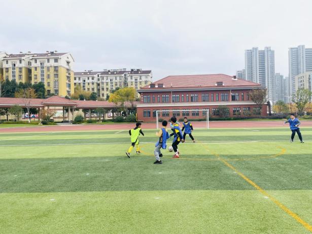 晓庄小学“校长杯”足球班级联赛赛程报道（三）_html_m4ac28863.jpg