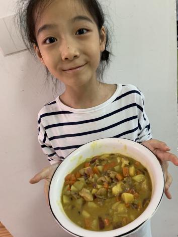 三5班土豆新闻稿 “小小土豆大变身，巧手陶娃展厨艺”_html_36f27014.jpg