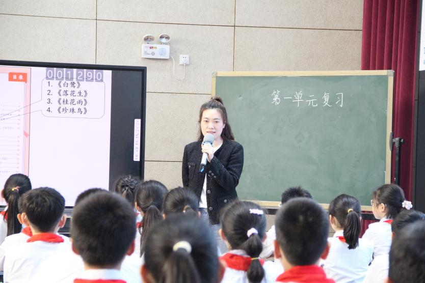 “教”沐秋风新启航 “研”路俯拾皆芬芳_html_m5a9ce58c.jpg