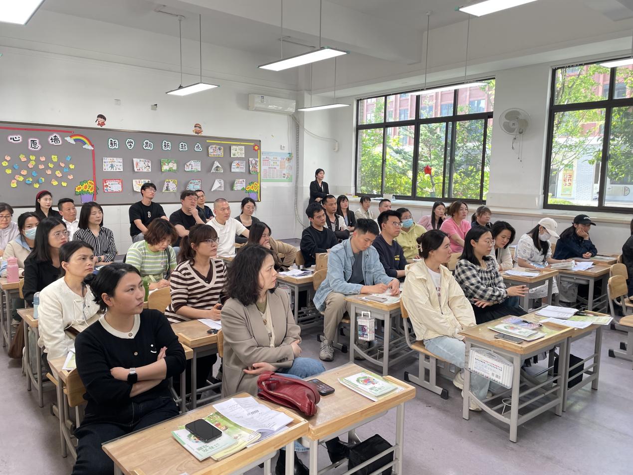 2025.4.25 2024-2025第二学期家长会新闻稿_html_m61e64dfa.jpg