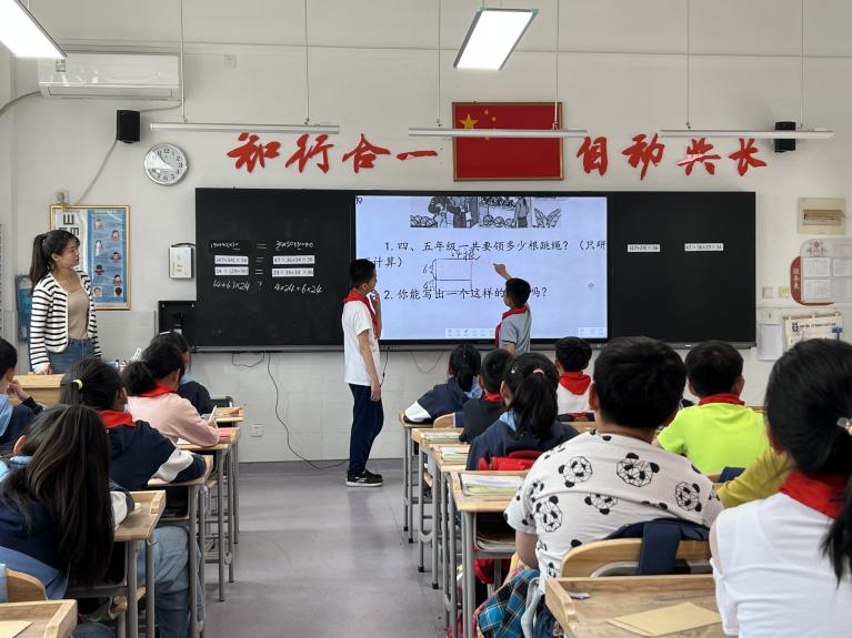 关注整体教学，精研课堂“学做单”(11)_html_2ba31f.jpg