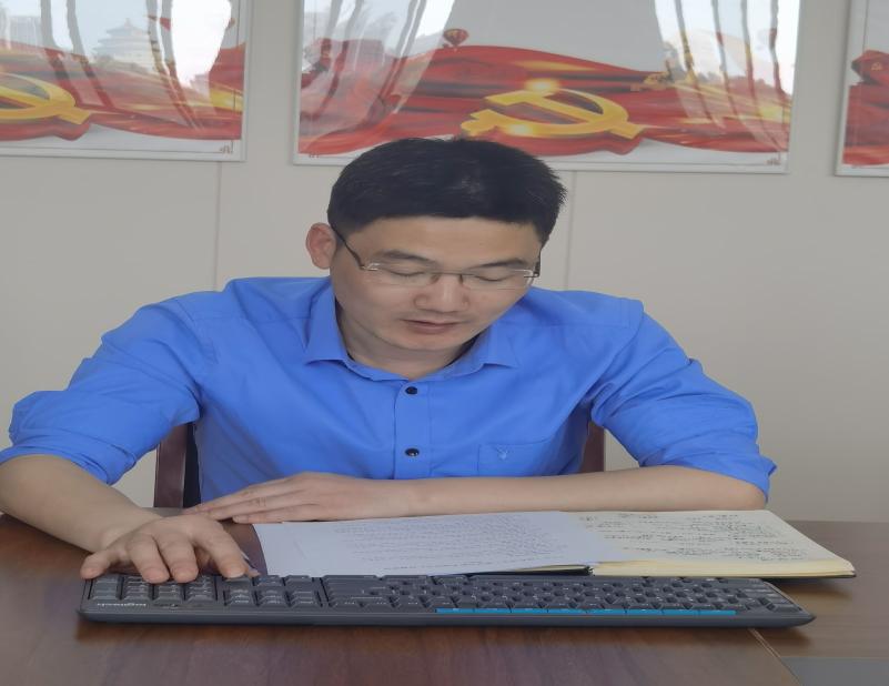 守望简约——《小学“简约语文”教学创新实践研究》的预结题论证会新闻稿_html_46b03080.jpg