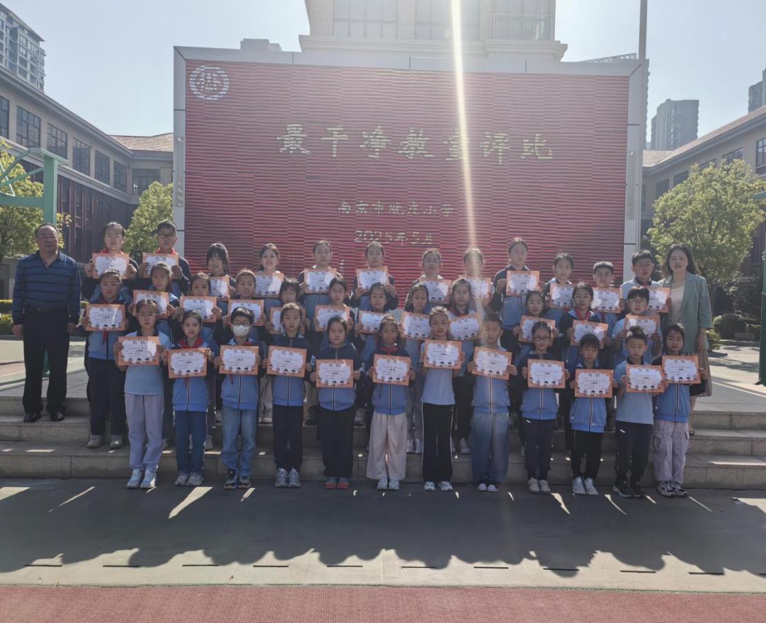 2025.5劳动周新闻(1)_html_4cb398e4.jpg