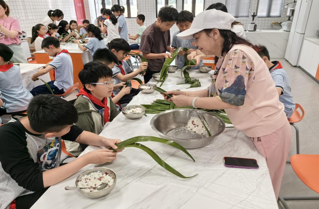 美食坊开张20231226_html_m5bb2beed.jpg