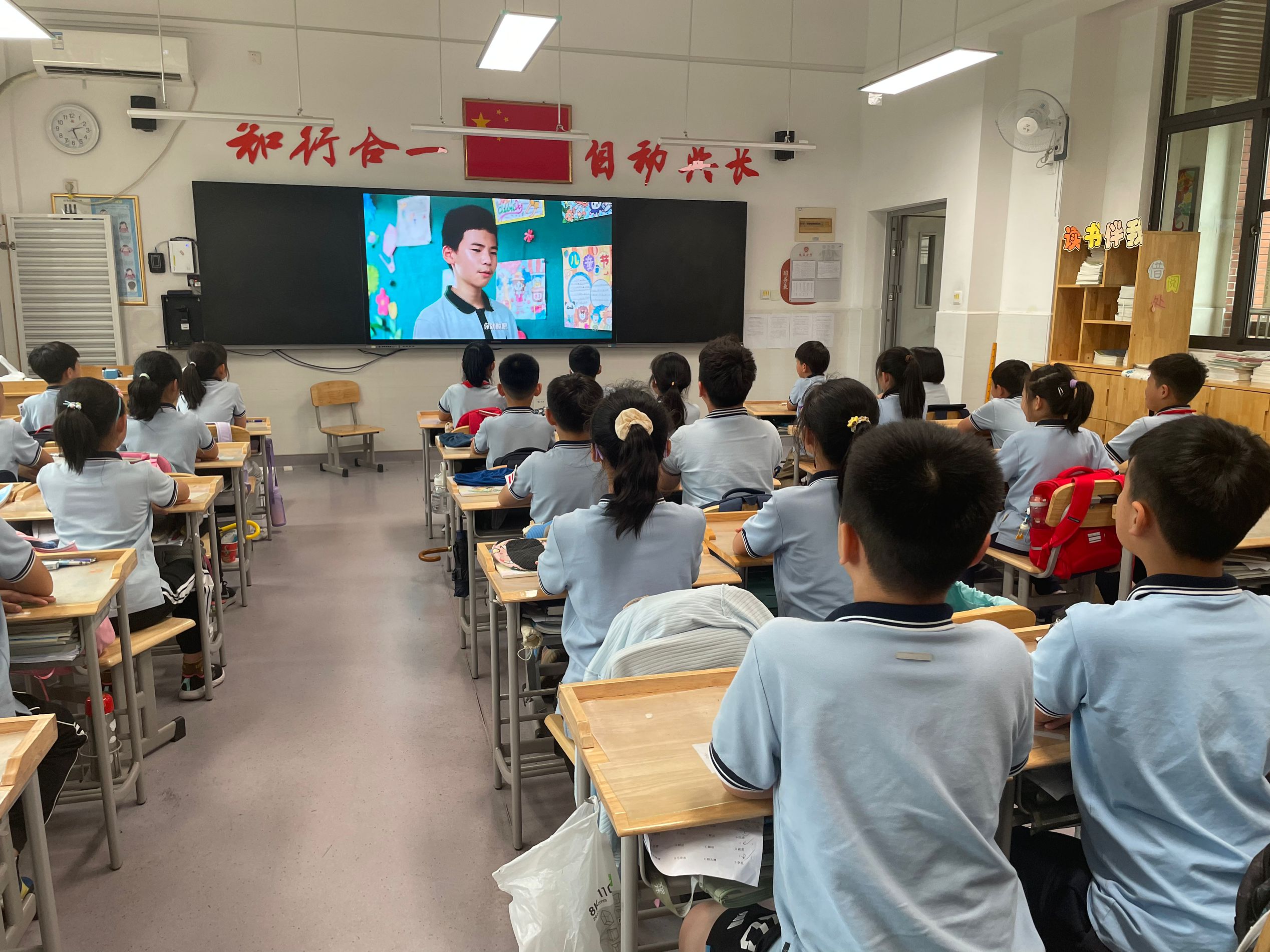 观看南京教育直播平台 共启校园网络安全周————晓庄小学网络安全宣传周活动报道_html_m2978a7df.jpg