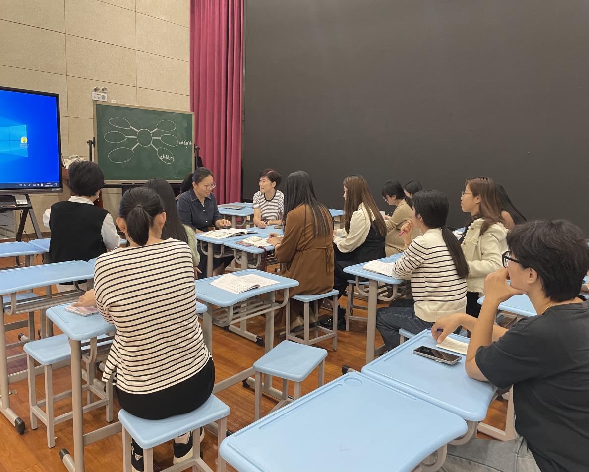 20231104（英语）活动报道：同课异构展风采  精细打磨促成长_html_m71f937b7.jpg