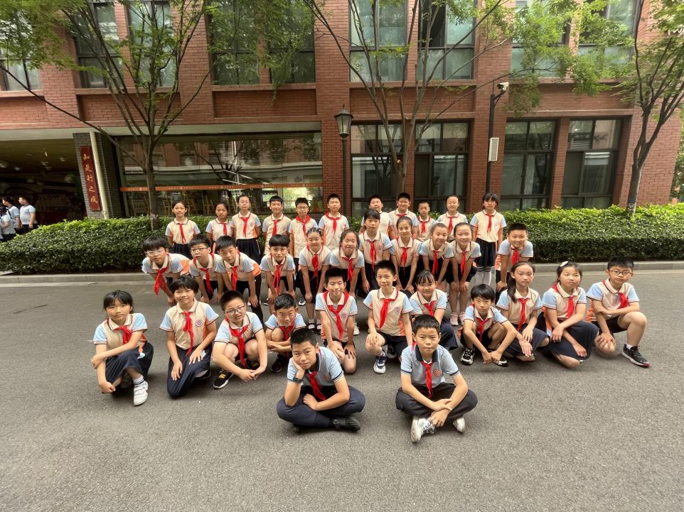 10.消防驻心间 安全助成长(1)_html_m29024e67.jpg