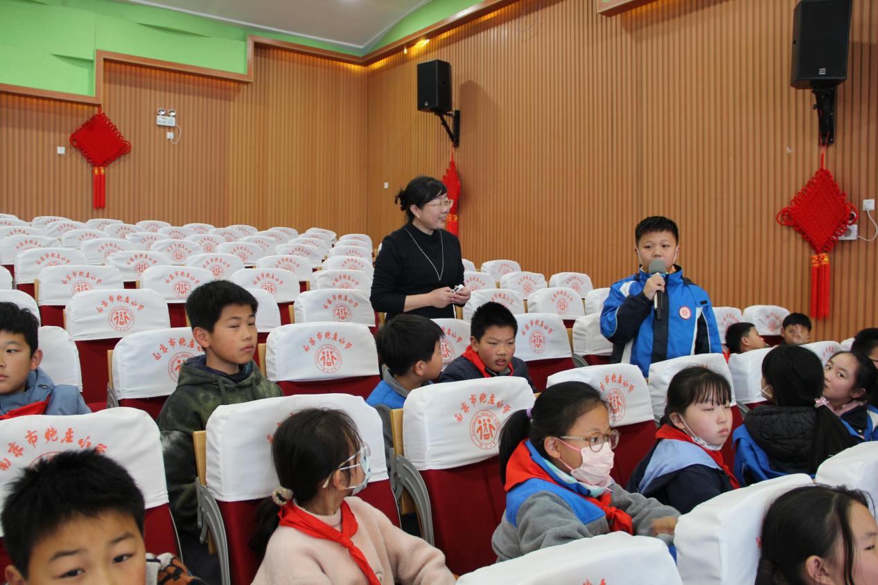 20231211学习劳模模范 争做时代新人_html_4a81b685.jpg