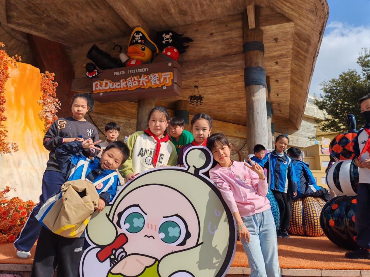 2025.10.24秋游_html_7b92ae02.jpg
