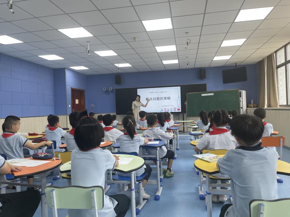 “精讲精练”转观念  “共学共进”促成长_html_m4ccf0331.jpg
