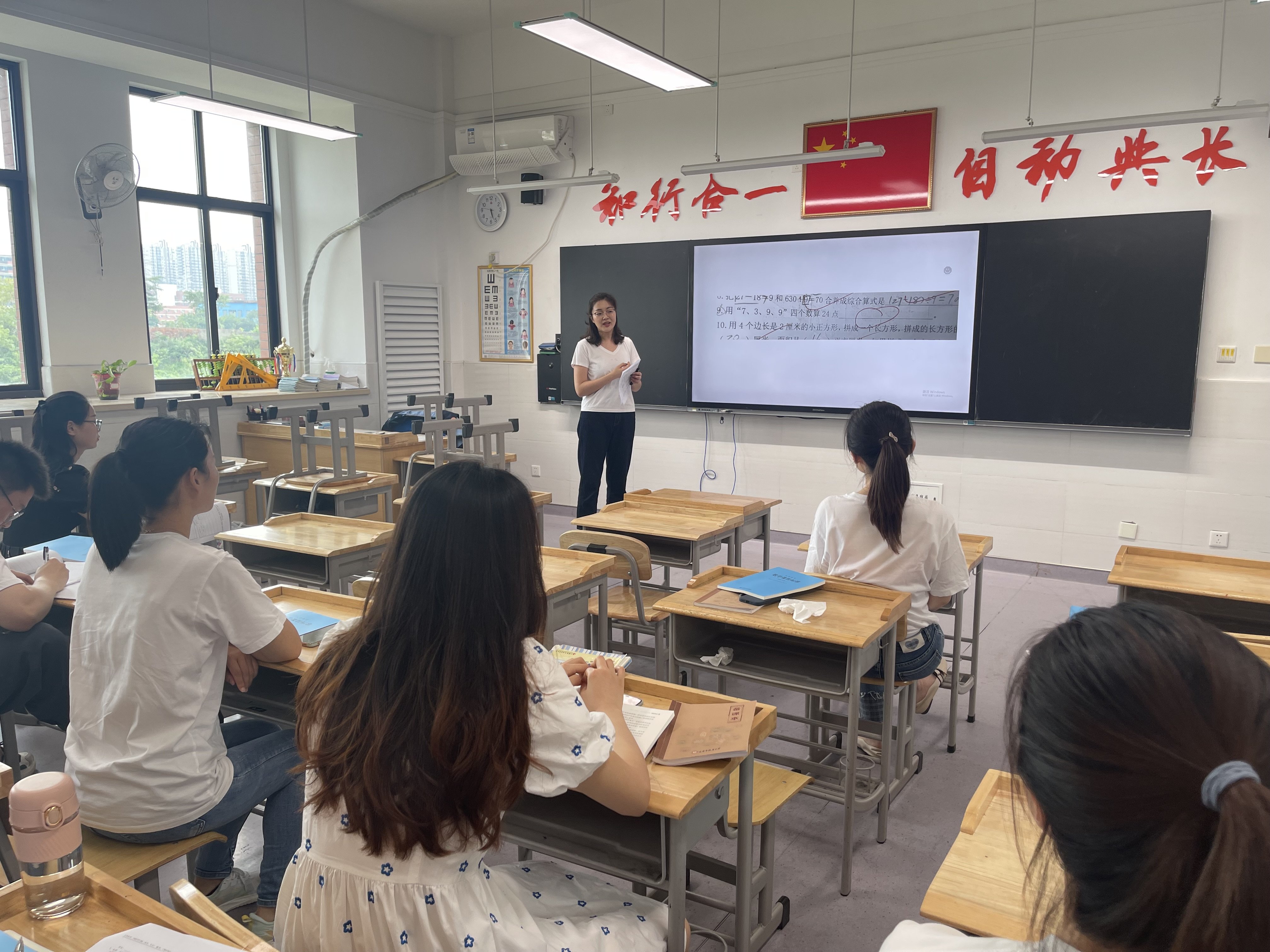 期末质量分析会 新闻稿_html_4a361a17.jpg