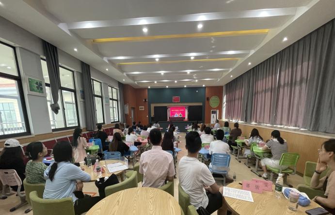 思政课培训新闻稿_html_m2858649c.jpg