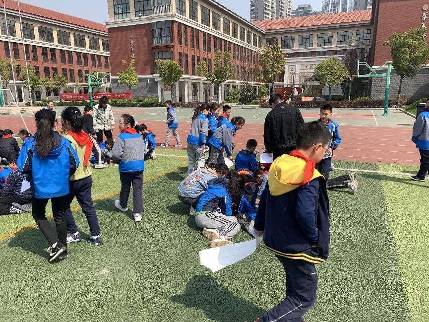 “棋”思妙想 同游数学街——晓庄小学第二届数学节活动新闻稿_html_687b6593.jpg