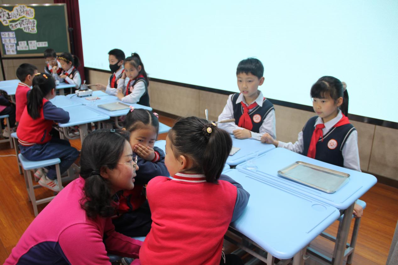 主题式跨学科幼小衔接活动新闻稿_html_m7ebf3f50.jpg