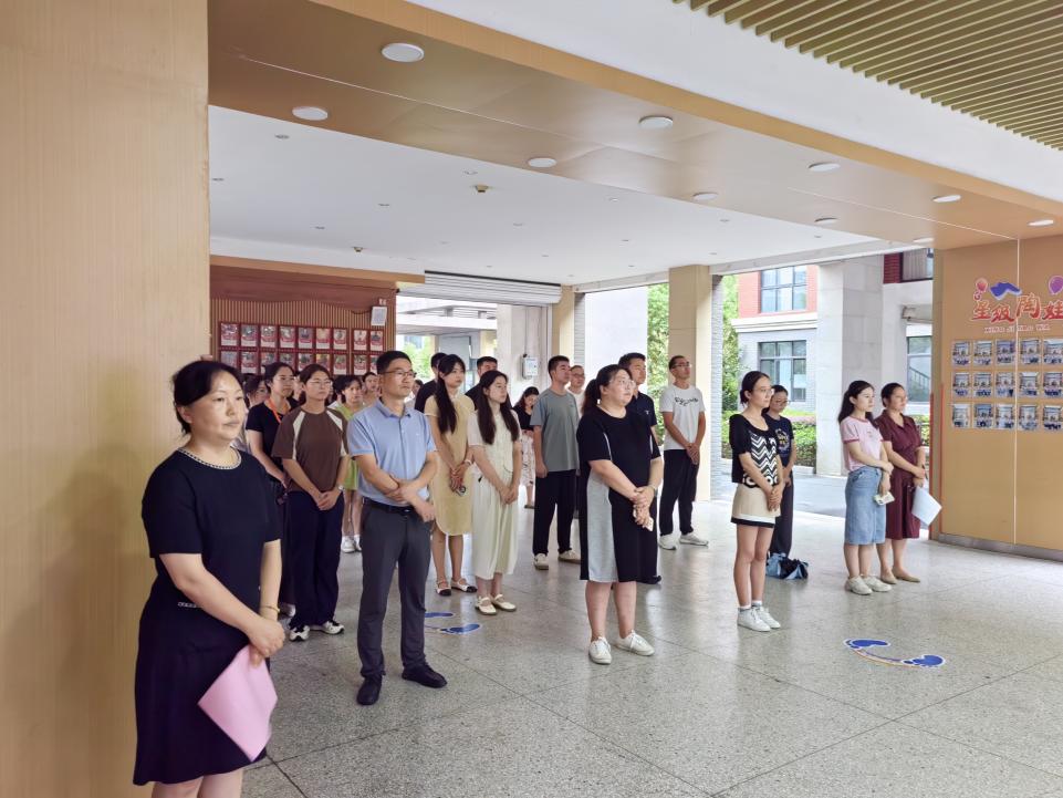 开学典礼新闻稿_html_2c4ca450.jpg
