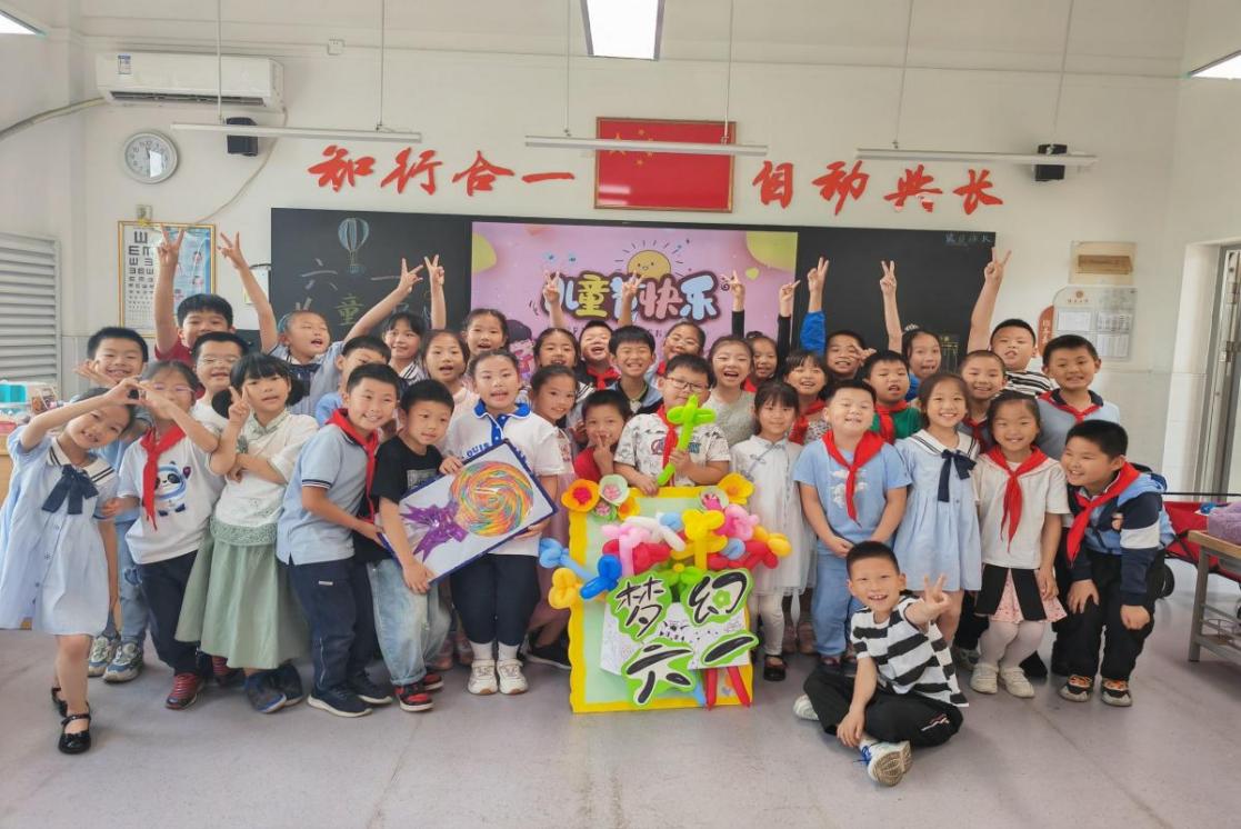 6.30散学仪式新闻稿_html_3f90fab8.jpg