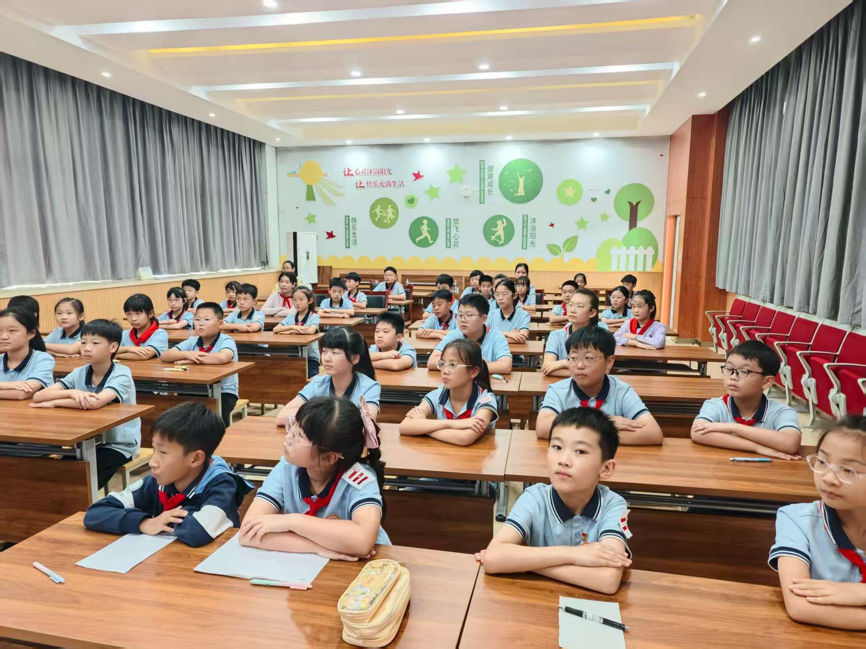 “心”光闪闪，“育”路同行——南京市晓庄小学行知校区心理委员培训活动_html_1b353604.jpg