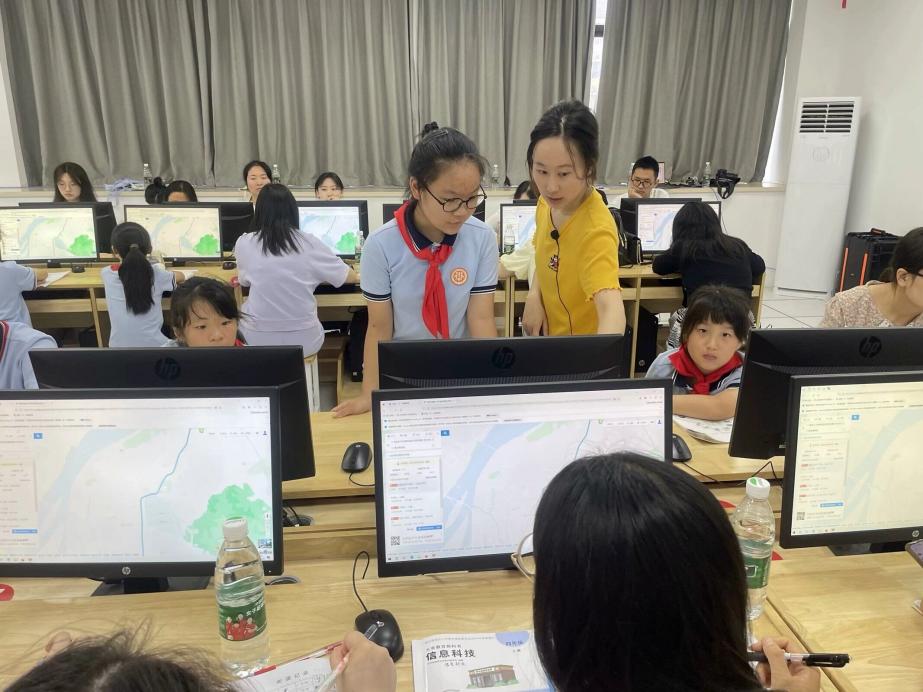 20240925南京市信息科技教研_html_8b5a6b4.jpg