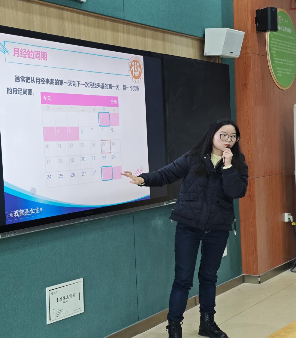 青春引航,共育成长——我校成功开展男女生青春期专题教育讲座_html_b5cef57.jpg