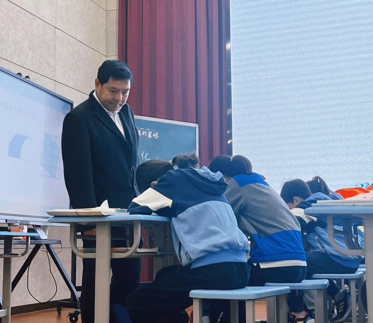 五年级家长开放日新闻稿_html_cf1c576.jpg