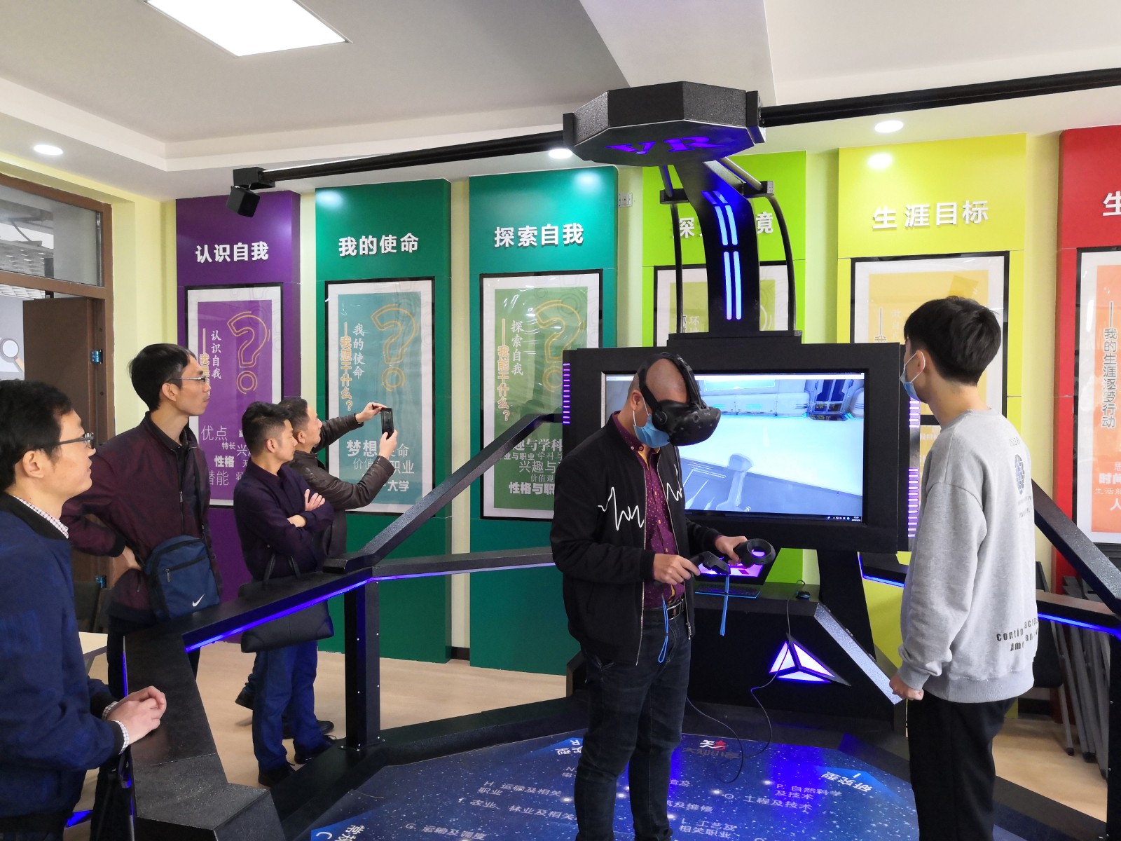 参观生涯教育中心 (1).jpg