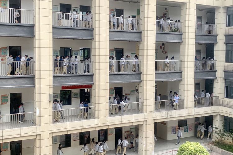 2020.5.27防震演练 防患未然——实初尧化举行防震避灾演练_html_m68fac936.jpg