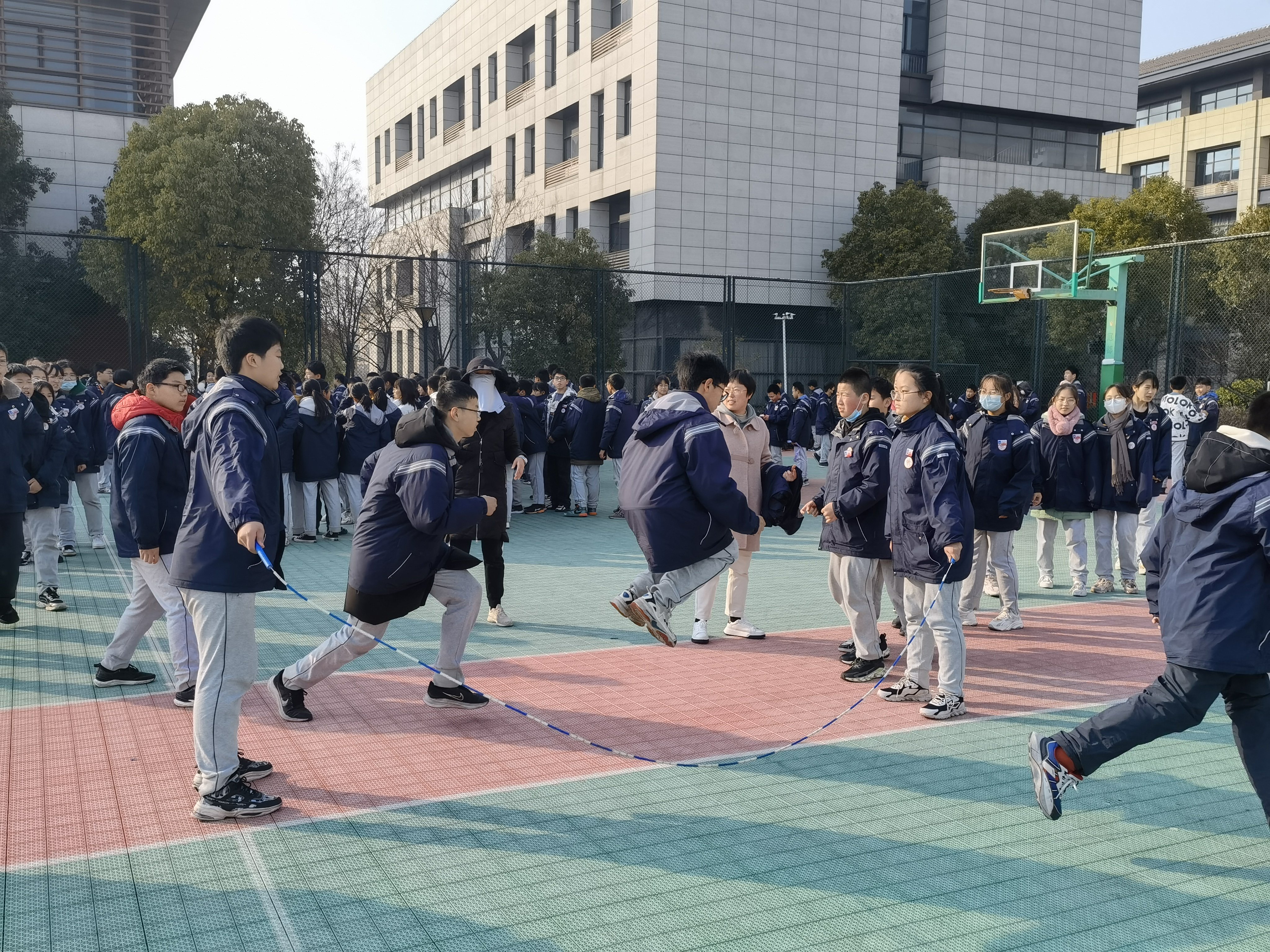 1.18 趣味比赛强体魄，齐心协力展风采_html_m4356f7fa.jpg